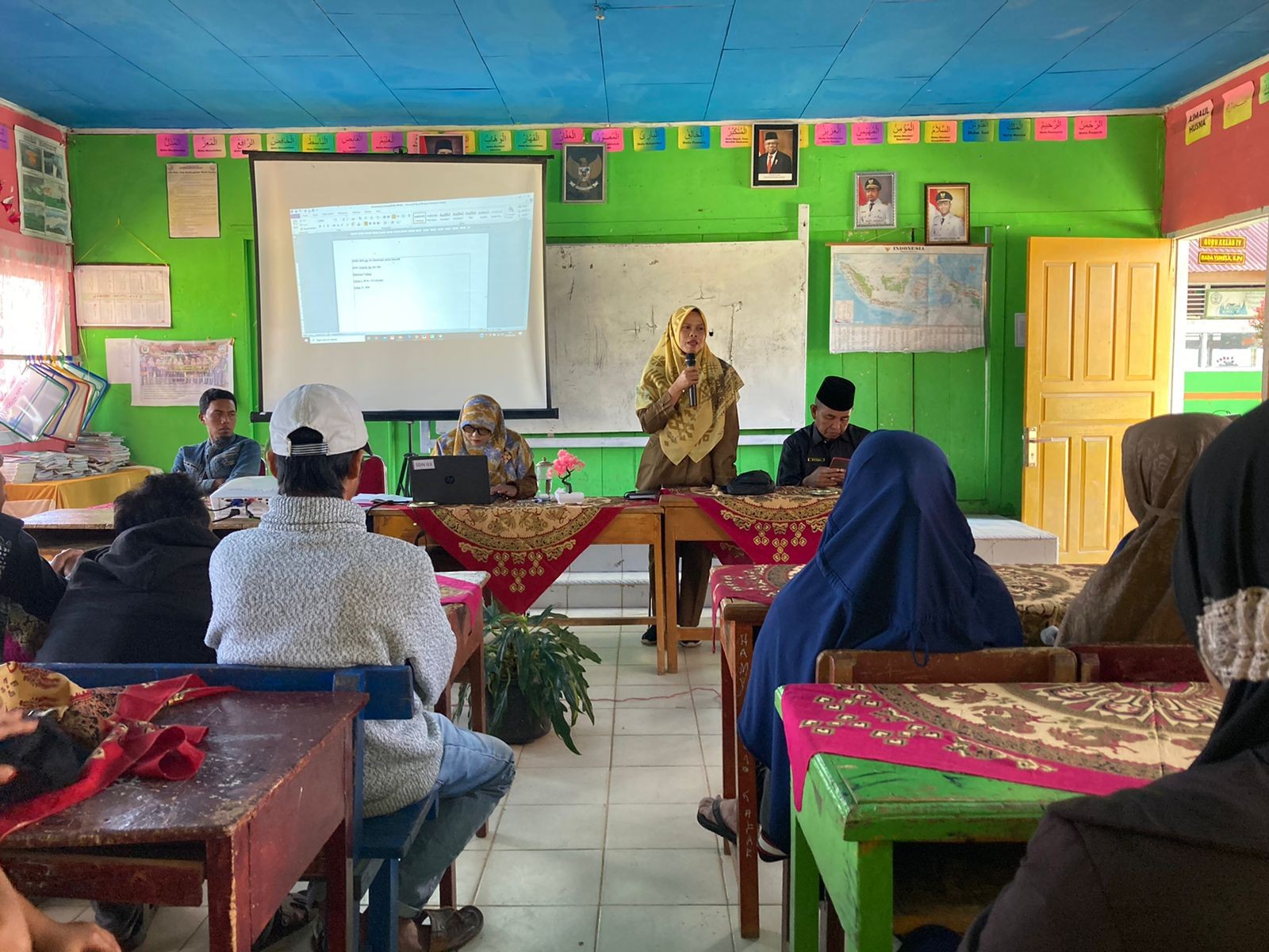 SD 03 RAPAT KOMITE 